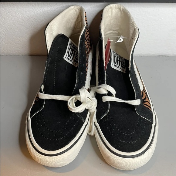 Vans - Picture 2 of 2